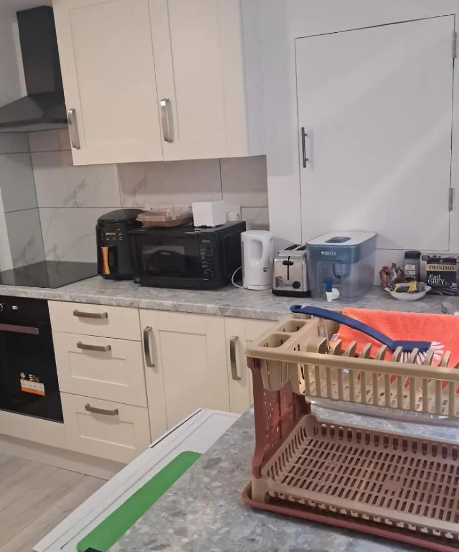 4B Budoch Drive Ίλφορντ 0*,  Ηνωμένο Βασίλειο